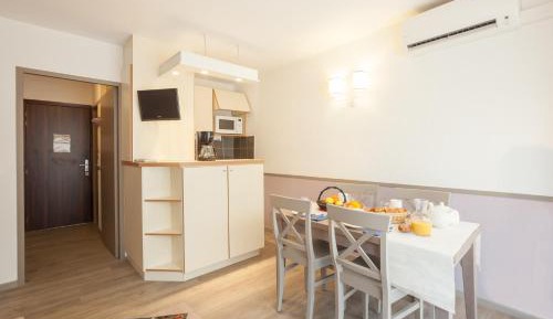 Studio with Sleeping Alcove and Terrace or Balcony (4 People)