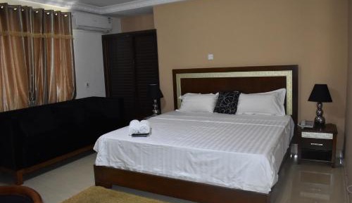 Deluxe King Suite