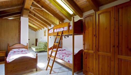 Bed in 6-Bed Mixed Dormitory Room