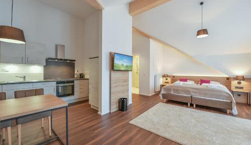 Family Room with Garden View