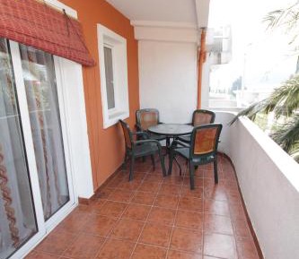 One-Bedroom Apartment with Balcony (2 Adults + 2 Children)