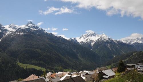 Apartment with Mountain View