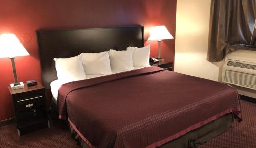 Deluxe King Room - Non-Smoking