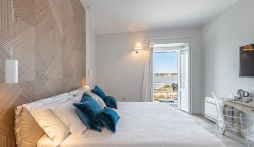 Deluxe Double Room with Balcony and View
