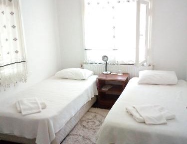 Standard Twin Room with Shared Bathroom