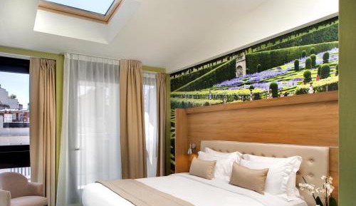 Eiffel Tower Suite