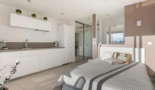 Studio Apartment with Sea View