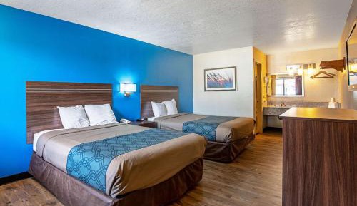 Queen Room with Two Queen Beds - Non-Smoking