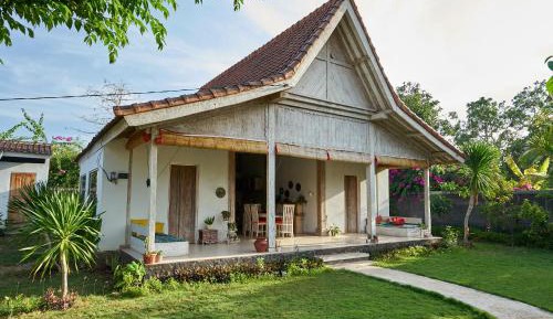 Villa with Garden View