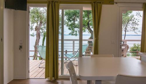 Luxury mobile home with Lake View - 4 Adults