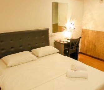 Standard Queen Room