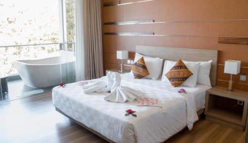 Honeymoon Suite