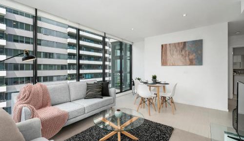 2 Bedroom 1 Bathroom Apartment on level 14 with Balcony and South Melbourne View
