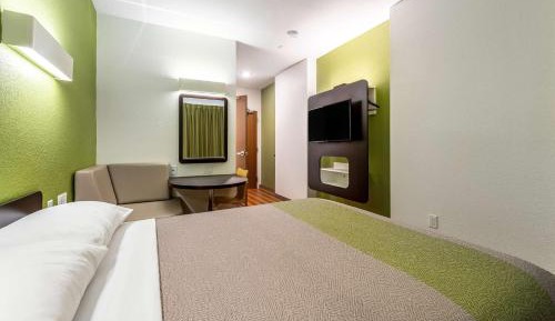 King Room with Roll-in Shower - Disability Access - Non-Smoking