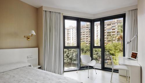 Double or Twin Room with Paseo Mallorca view