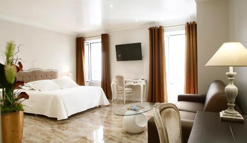 Deluxe King Suite