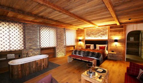 Deluxe King Suite