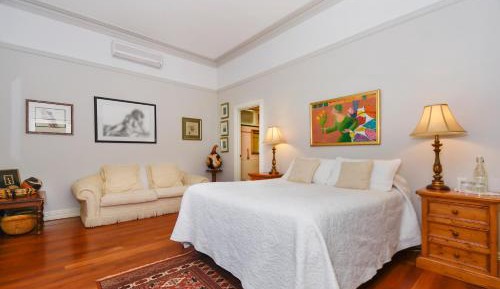Honeymoon Suite with Spa Bath