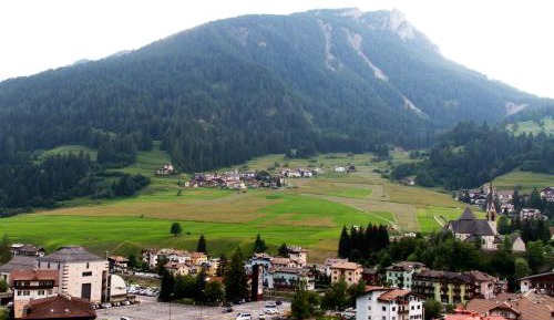 One-Bedroom Apartment with Mountain View - Separate Building