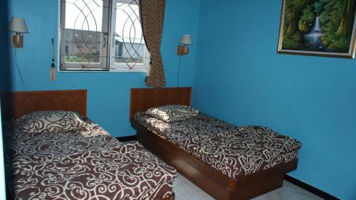 Double or Twin Room with Shared Bathroom