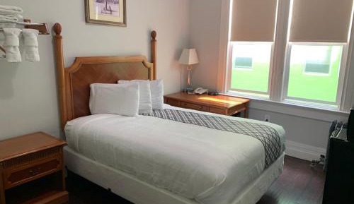 Queen Room with Shared Bathroom