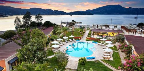 Deluxe Double Room with Balcony and Sea View