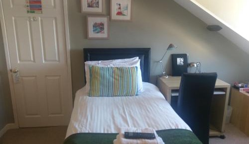 Single Room with Ensuite Bathroom
