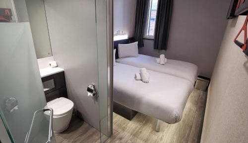 Twin Room with Window
