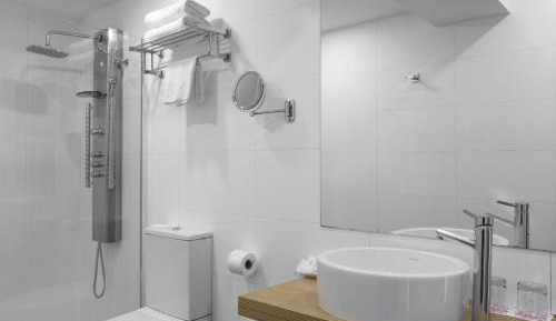 Double or Twin Room (1-2 Adults)