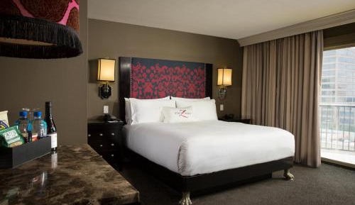 Standard Room, 1 King Bed, Balcony