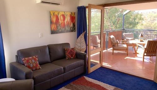 Deluxe Queen Suite
