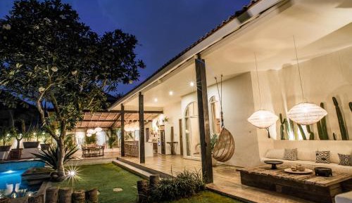 Three Bedroom Mediterranean Villa with Private Pool for 8 Guests