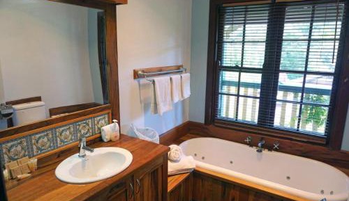 Suite with Spa Bath