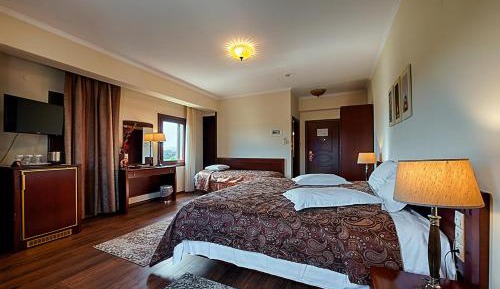Triple Room with King Size Bed
