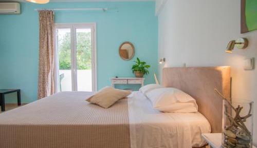 Deluxe Double Room (2 Adults + 1 Child)