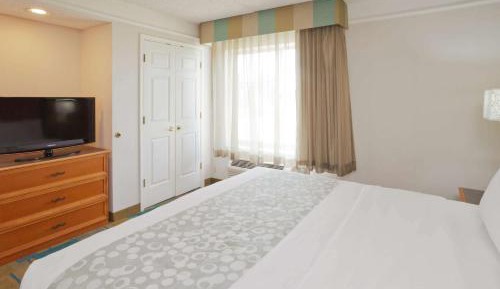 One-Bedroom King Suite - Non-Smoking