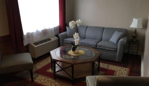 Deluxe King Suite