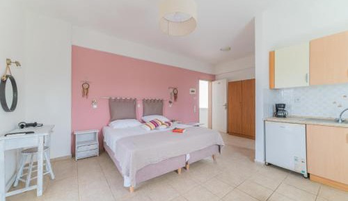 Studio (2 Adults)