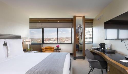 Deluxe King Room with a River view 