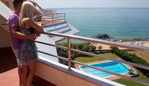 Three-Bedroom Penthouse with Front Sea View