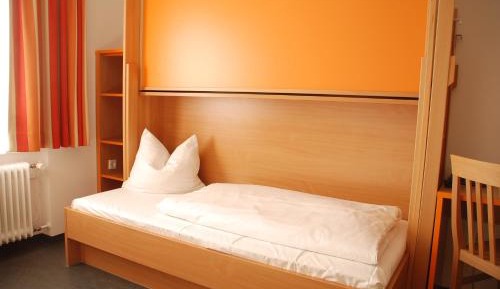 Single Room with Shared Toilet