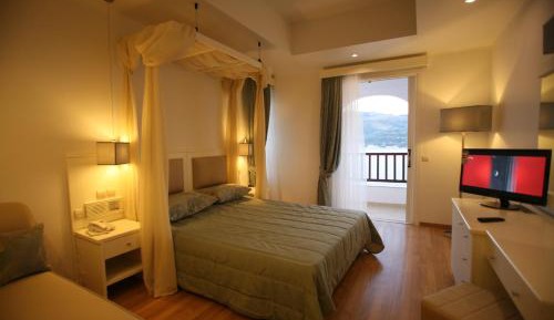 Superior Double Room with Hydromassage Shower - Sea Front 4th floor