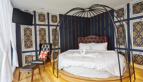 King Suite with Spa Bath