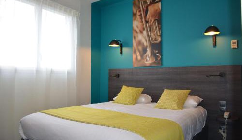 Superior Queen Room with Queen Bed - Non-Smoking