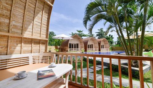 One-Bedroom Bungalow with Pool Access and Garden View