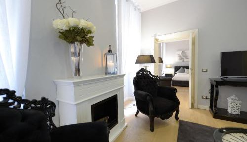 Deluxe Two-Bedroom Apartment - Belsiana