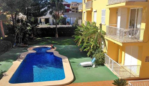 Apartment with Pool View 