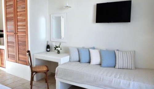 Deluxe Double Room (2 Adults + 1 Child)