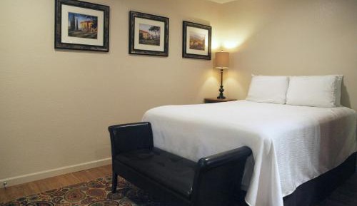 Queen Room with Garden View