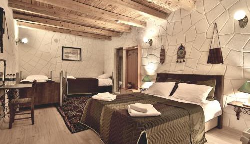 Quadruple Room with Private Bathroom